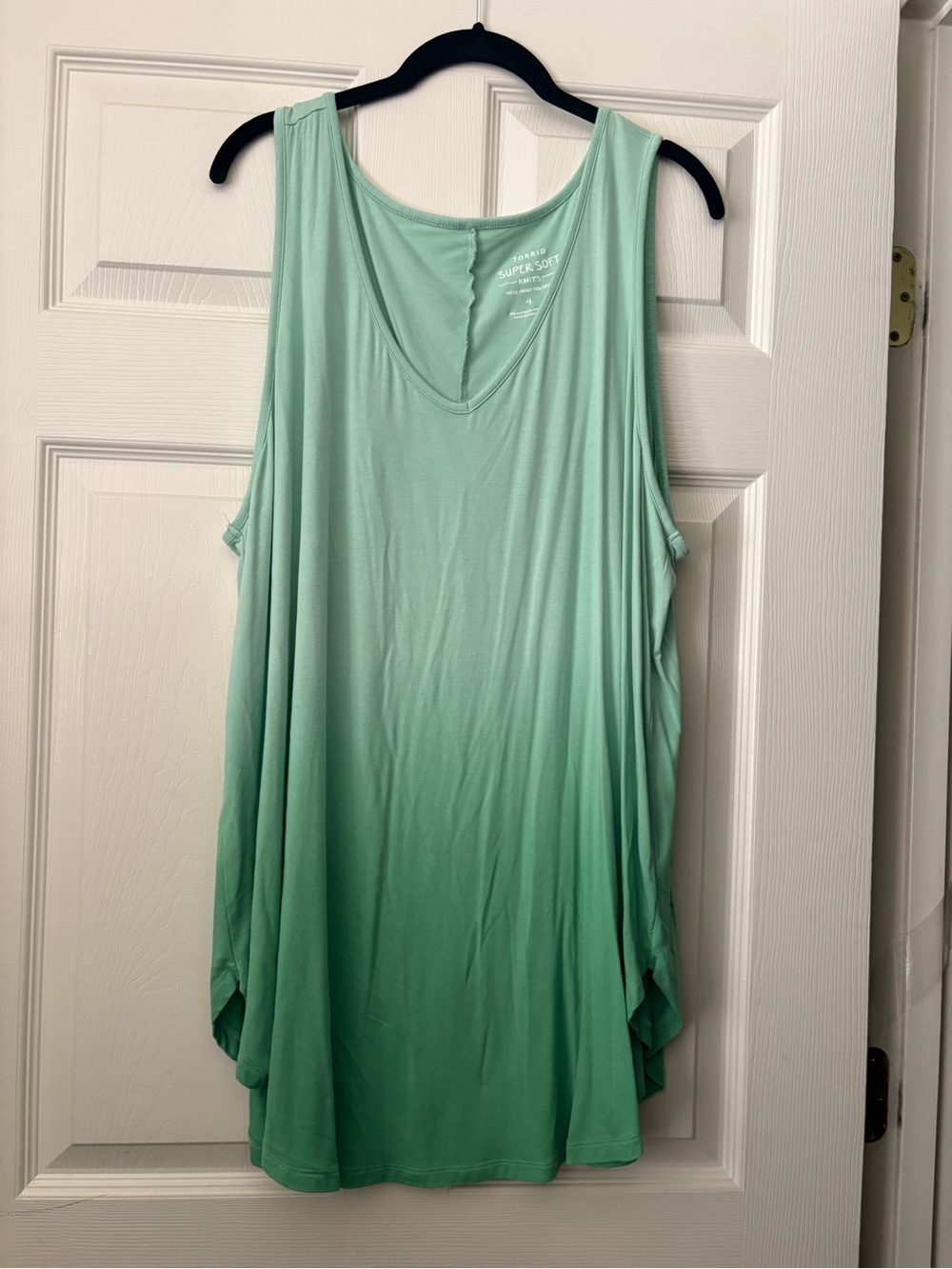 Torrid green ombre 4X original shirttail super soft v-neck tank